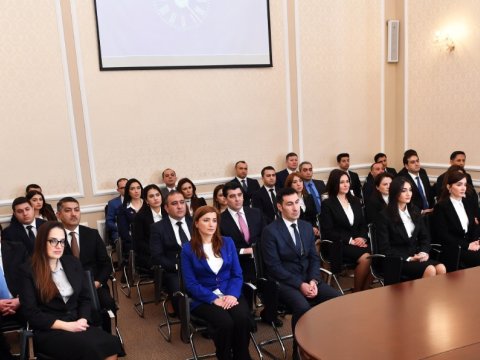 Yeni təyinat alan hakimlər and içdilər