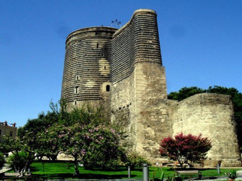 Qız Qalasının qarşısındakı körpü BAĞLANDI