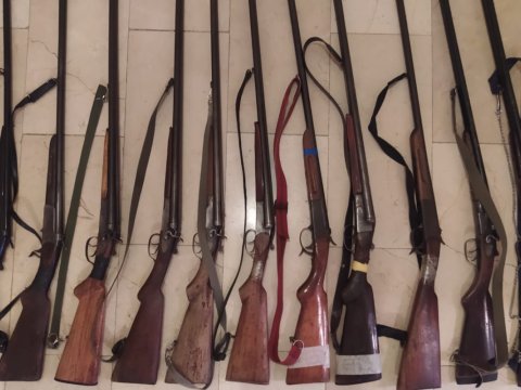 Qanunsuz saxlanılan 16 silah götürüldü 