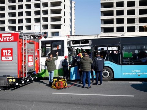 Türkiyədə iki avtobus toqquşdu - 29 nəfər yaralandı 
