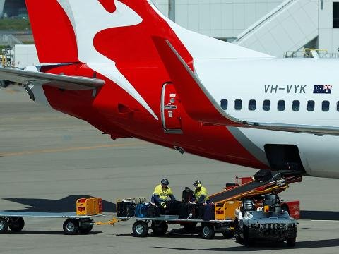 100 sərnişin daşıyan təyyarə təcili eniş etdi