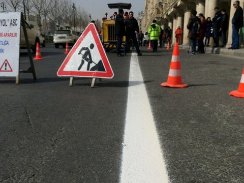 Sürücülərin nəzərinə - Bu yolda hərəkət məhdudlaşdırılır