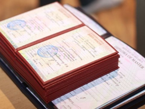 Ali məktəbdə verilən qırmızı və göy diplomun heç bir fərqi yoxdur - Deputat