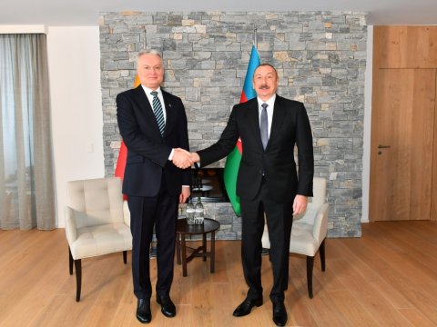 İlham Əliyev Litva Prezidentinə Laçın yolundakı vəziyyətdən danışdı - FOTO