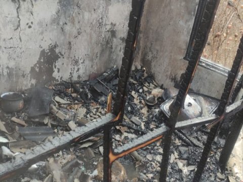 Binəqədidə ev yandı