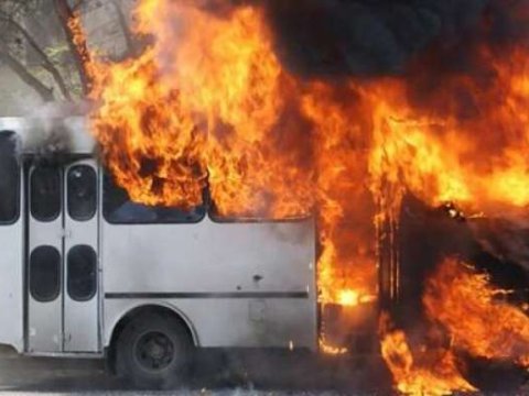 Bakıda avtobus yandı