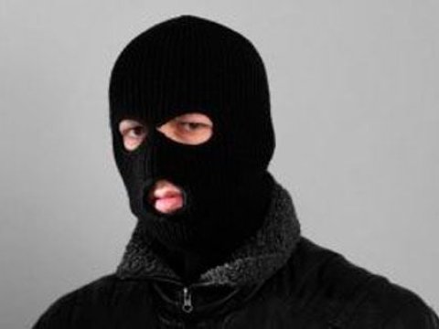 Maskalı şəxs küçədə vətəndaşa hücum etdi