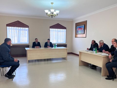 Nazir naxçıvanlıların şikayətlərini dinlədi 