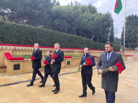 Səfirlər Şəhidlər xiyabanını ziyarət etdilər - FOTOLAR