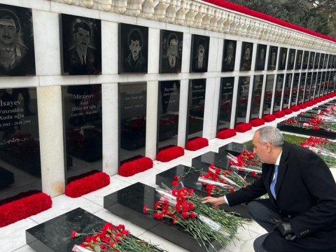 Mərakeş səfiri Şəhidlər xiyabanını ziyarət edib