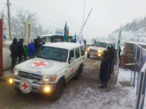 BQXK-nin 5 maşını Laçın istiqamətinə qayıdıb