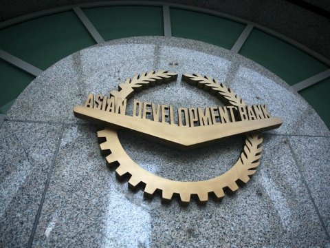 Asiya İnkişaf Bankı ilk dəfə manatla istiqraz buraxır