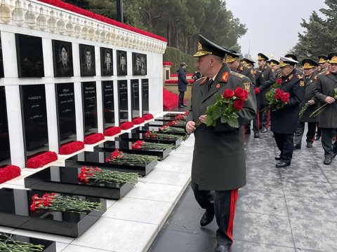 Generallar Şəhidlər xiyabanında - FOTO