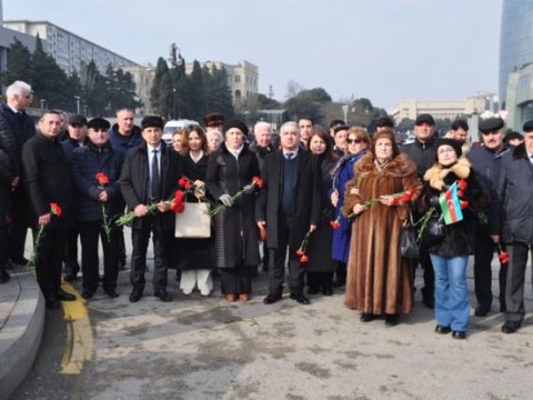 Qərbi Azərbaycan İcmasının üzvləri Şəhidlər xiyabanında - FOTO