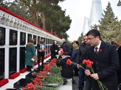MEDİA-nın kollektivi Şəhidlər xiyabanını ziyarət edib