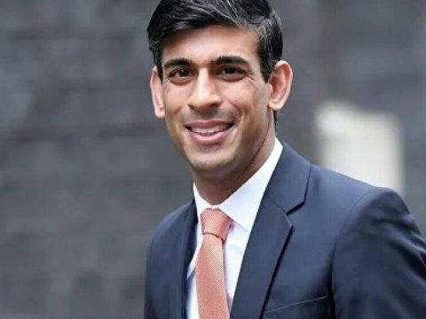 Britaniya Baş naziri cərimələndi