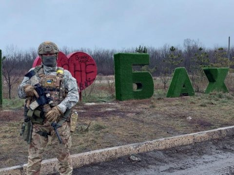 Ruslar Ukraynanın Baxmut şəhərinə aramsız hücumlar edir