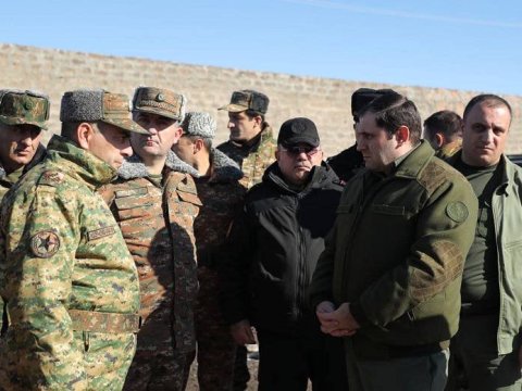 Ermənistanın müdafiə naziri Azərbaycanla sərhədə GƏLDİ