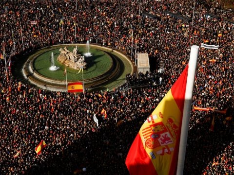 İspaniyada minlərlə insan hökumətə etiraz etdi