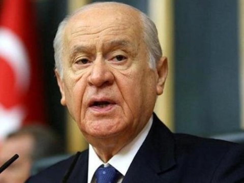 Qolları olmayan gənc ağzıyla Bağçalının portretini çəkdi - FOTO