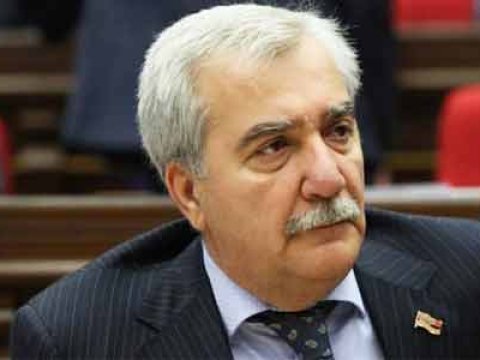 Koçaryan deputatlarla partlayış olan hərbi hissəyə gəldi - FOTO