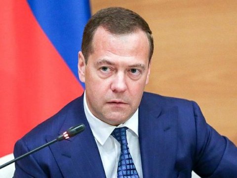 Düşmənlərimiz bizi məhv etməyə çalışacaqlar - Medvedev