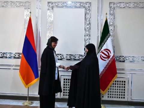 Paşinyanın başıbağlı arvadı - FOTO