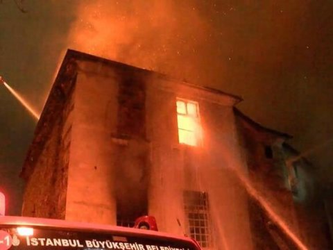 İstanbulda erməni kilsəsi yandı - Ölən və yaralılar var