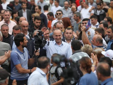 Robert Köçəryan siyasi passivlik qərarı verdi