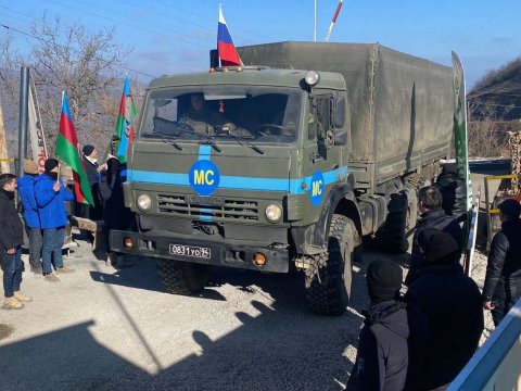 Sülhməramlıların 9 təminat maşını Laçın yolundan keçdi