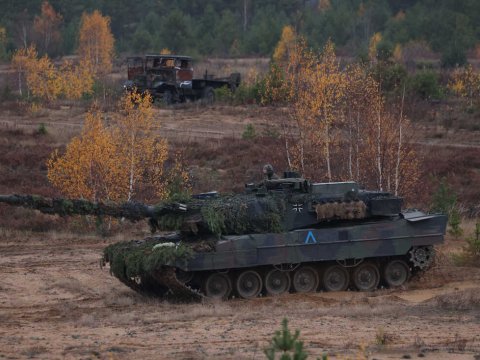 12 ölkə Ukraynaya 100 tank verməyə RAZILAŞDI