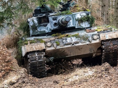 Daha bir ölkə Ukraynaya tank göndərəcək