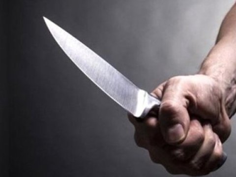 Bıçaqla insanlara hücum etdi - Ölən və yaralılar var