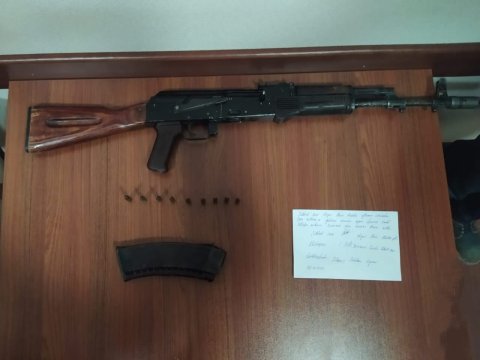 Yevlax sakini avtomat satarkən yaxalandı