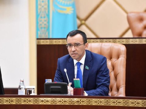 İstefaya göndərilən spiker yenidən vəzifəsinə seçildi