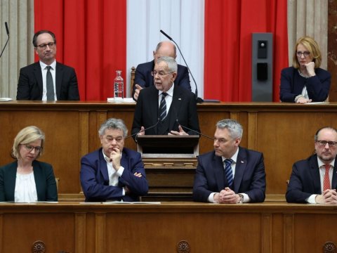 79 yaşlı prezident and içdi