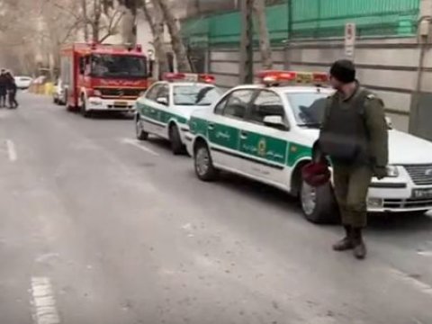 Səfirliyə hücum edən şəxsin adı AÇIQLANDI
