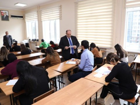 Bakı Slavyan Universitetində imtahan sessiyası davam edir - FOTOLAR