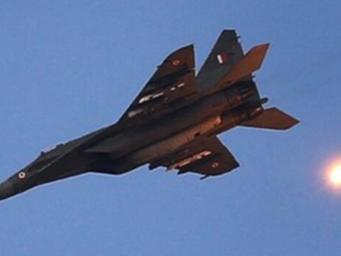 İki hərbi təyyarə təlimdə qəzaya uğradı