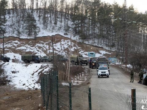 Ruslara məxsus 7 maşın aksiya ərazisindən keçdi