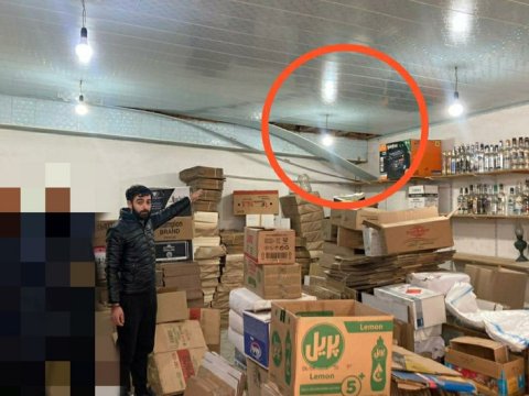 Mağazanın damını sökən oğru tutuldu