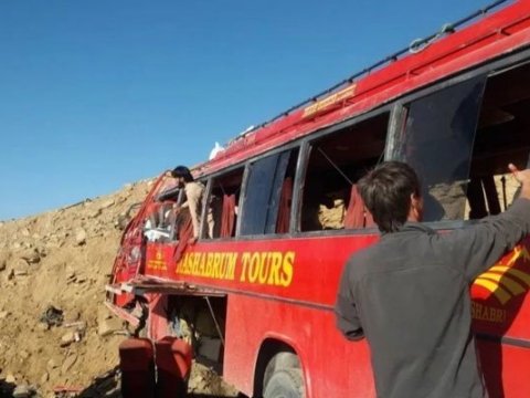 Pakistanda avtobus aşdı - 40-dan çox ölü var