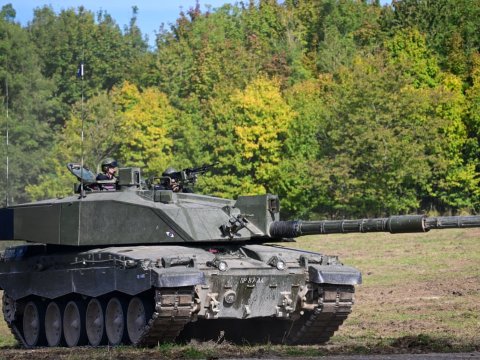 Ukrayna hərbçiləri “Challenger 2” tanklarında təlimə başlayır 