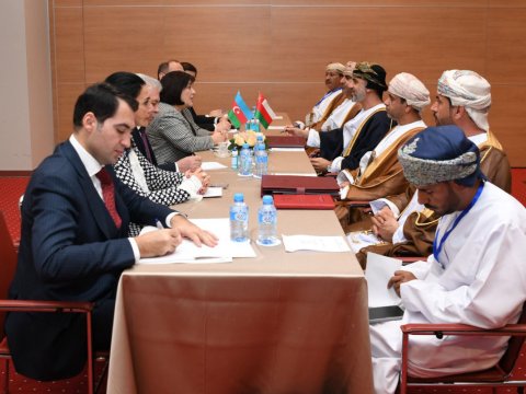 Spiker Oman Şura Məclisinin sədri ilə görüşdü