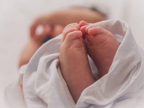 Daha bir körpənin meyiti küçədə tapıldı