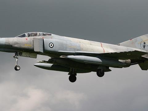 Yunanıstan qırıcısı dənizə düşdü