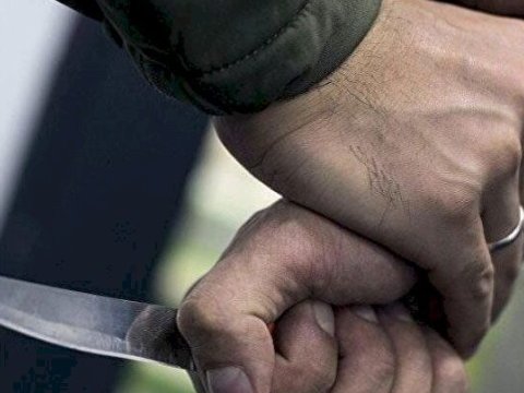 Bakıda bıçaqlı şəxslər jurnalistin oğlunu döydü