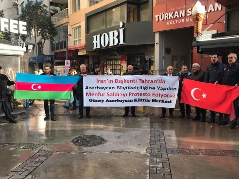 İzmirdə səfirliyimizə edilən hücuma etiraz olaraq aksiya keçirilib - FOTOLAR