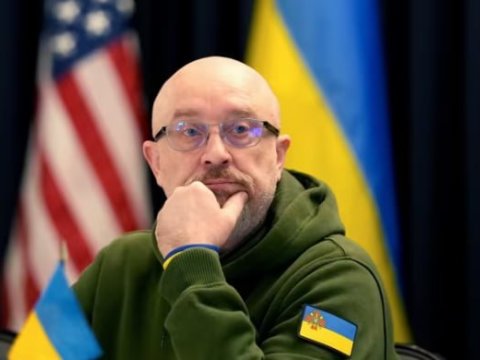 Müdafiə naziri korrupsiya qalmaqalından DANIŞDI