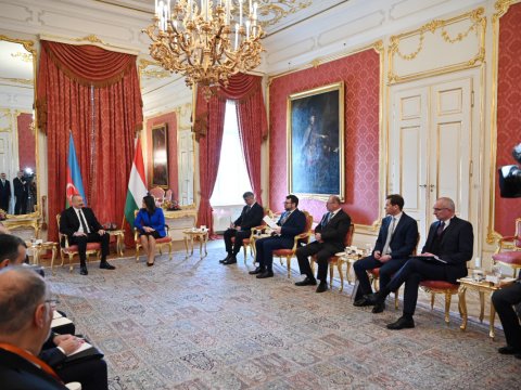 Prezident macarıstanlı həmkarını Azərbaycana dəvət etdi